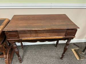 lot 71 image: Antique Desk