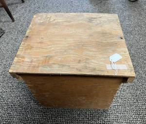 lot 72 image: Wood Egg Crate