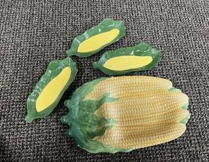 lot 84 image: Corn Cob Trays by Ganz