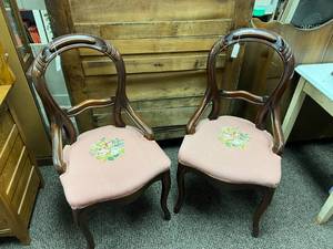 lot 88 image: Queen Anne Style Needlepoint Chairs