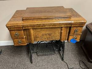 lot 89 image: New Home Sewing Table