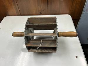 lot 96 image: Miller Bun Divider