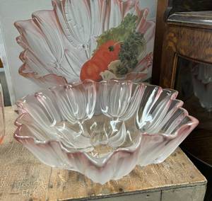 lot 108 image: Makada Tulip Pink 12 Bowl with Box