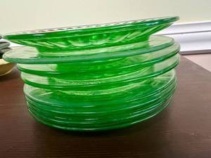 lot 117 image: 8 AH ColonialKnifed Fork Saucers Uranium Glass