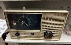 lot 120 image: Westinghouse Clock Radio