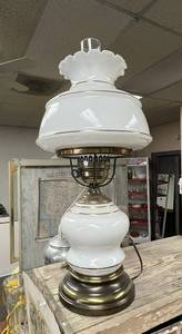 lot 124 image: Federal Style Lamp