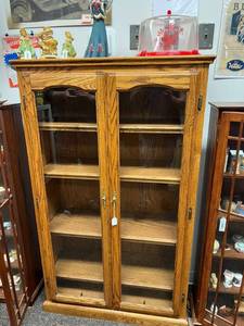 lot 126 image: 4 Shelf Cabinet