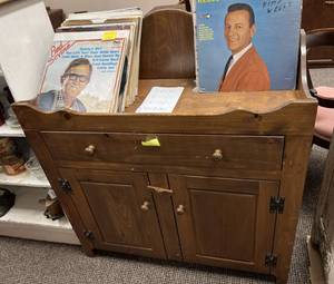 lot 139 image: Vintage Dry Sink