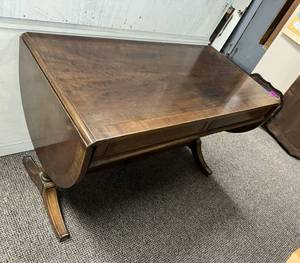 lot 142 image: Mid Century Sofa Table