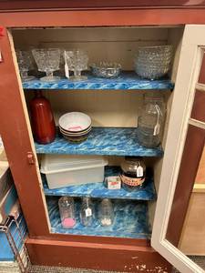lot 171 image: Everything inside Cabinet - 4 Shelves
