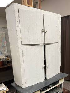 lot 180 image: Cabinet & Table