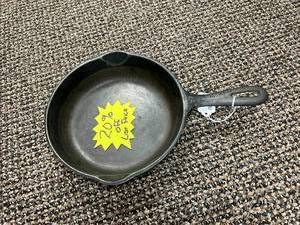lot 192 image: 8 Unmarked Wagner Skillet