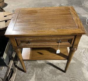 lot 260 image: White Fine Furniture Endtable