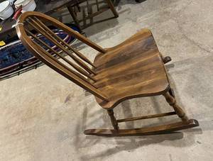 lot 277 image: Kids Rocking Chair