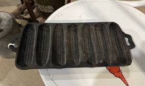 lot 284 image: Cast Iron Cornbread Pan