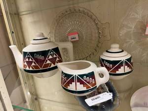 lot 302 image: High Elk Pottery