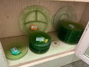 lot 315 image: Shelf of Uranium Glassware - Divided Plate, Plates, Saucers & Tray