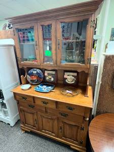 lot 320 image: Mid Century Tele City Young Republic Cabinet