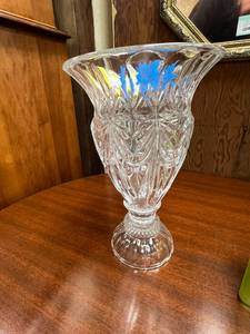 lot 321 image: Shannon by Godinger Crystal Vase