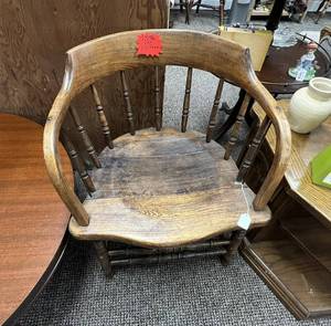 lot 323 image: Antique Captains Chair