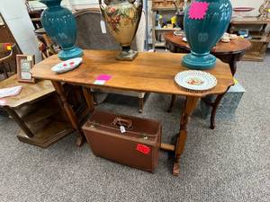 lot 326 image: Sofa Table