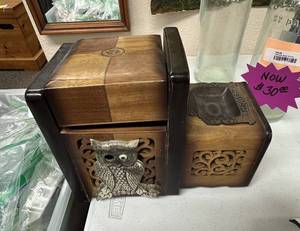 lot 332 image: Cigarette Storage Box & Ashtray