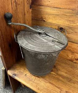 lot 335 image: 1904 Bread Maker