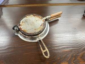 lot 341 image: Krumkake Iron