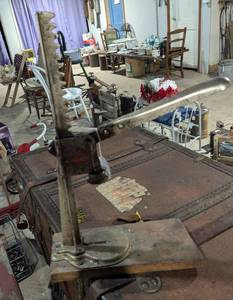 lot 201 image: Bottle Capper