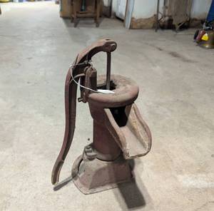 lot 214 image: Water Pump