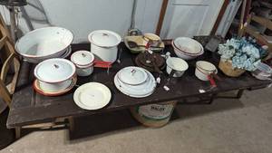 lot 220 image: Enamelware
