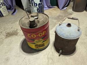 lot 229 image: Co-Op Can & Maple Syrup Can