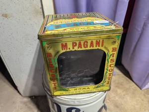lot 231 image: Vintage Biscotti Tin