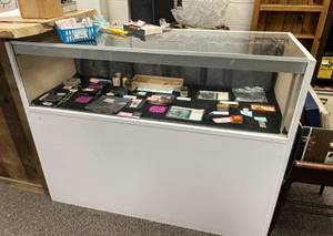 lot 366 image: Glass Top Display Cabinet with Bottom Storage
