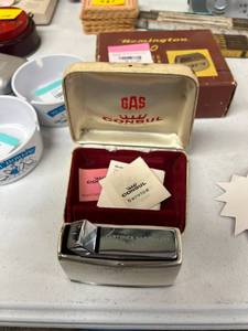 lot 380 image: Gas Consul Crown Lighter
