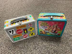 lot 402 image: Metal Lunchboxes