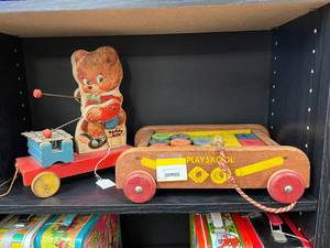 lot 403 image: Vintage Pull Toys