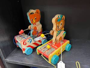 lot 408 image: Vintage Pull Toys