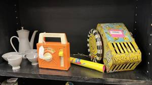 lot 420 image: Vintage Toys