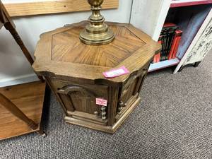 lot 456 image: Pair of Endtables