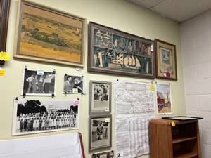 lot 460 image: Artwork, Advertising & Photos (10 pieces)