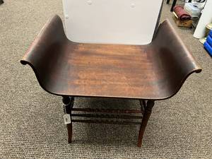 lot 462 image: 1898 Crocker Chair Co Vanity Bench