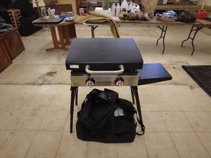 lot 4 image: Blackstone Outdoor Portable Griddle with Accessories