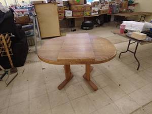 lot 30 image: Round Wooden Dining Table with Removable Leaf