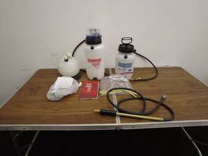 lot 62 image: Lot of Chapin Sprayers and Accessories