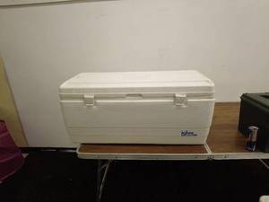 lot 74 image: Igloo 120 Quart Ice Chest
