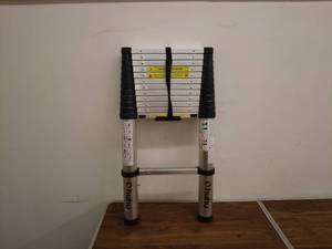 lot 76 image: Ohuhu Telescoping Ladder