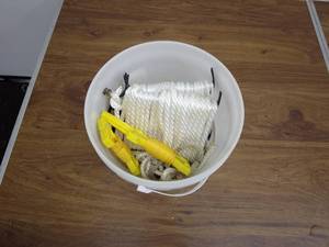 lot 77 image: Mixed Lot of Ropes and Yellow Hand Tools in Plastic Bucket