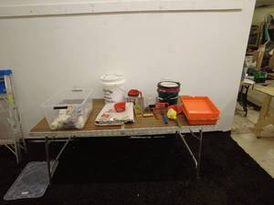 lot 78 image: Lot of Painting Supplies Including Brushes, Trays, and Cleaning Tools