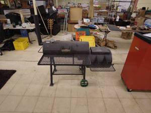 lot 102 image: Lyfe Tyme BBQ Smoker Grill
